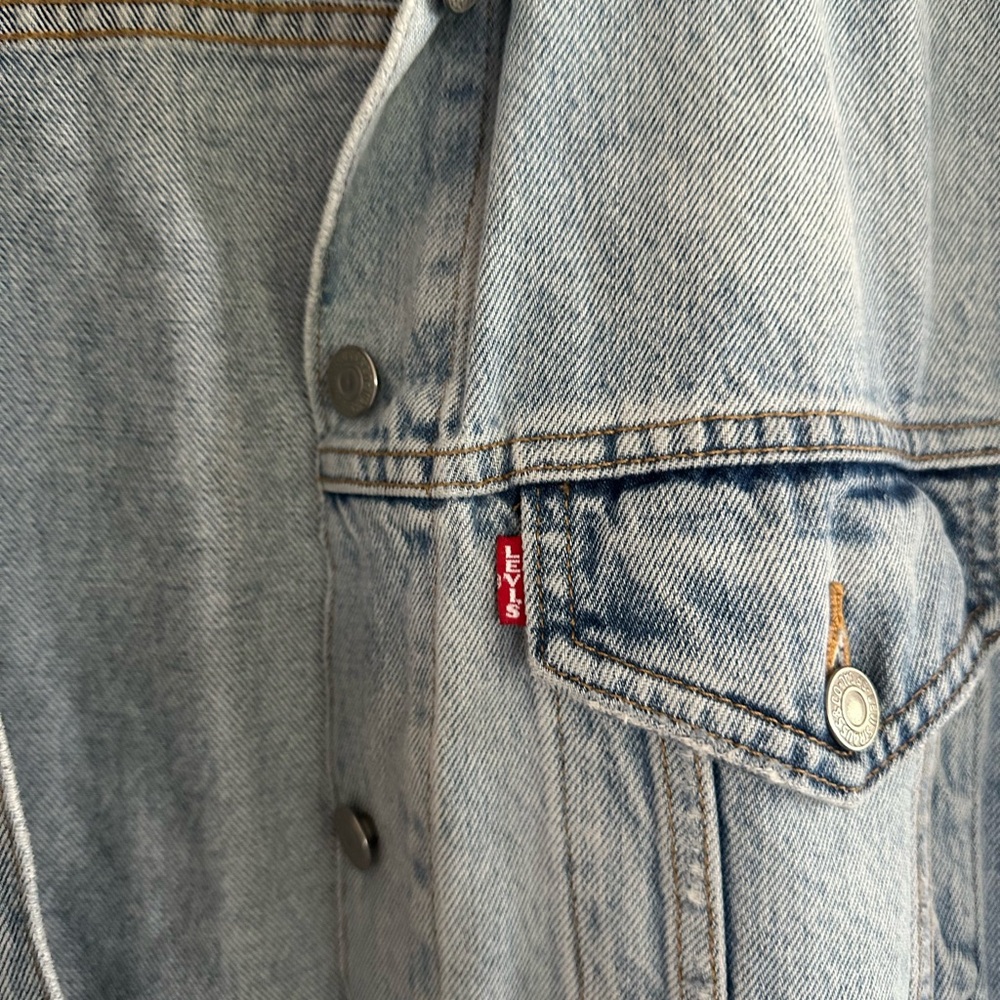 Levi's Classic Light Blue Denim Jacket - Picture 2 of 5